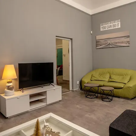 Grand Apartment Near Dancing House Prague Exterior photo