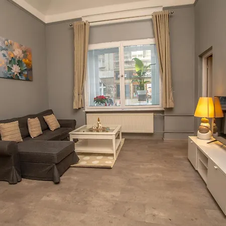 Grand Apartment Near Dancing House Prague Exterior photo