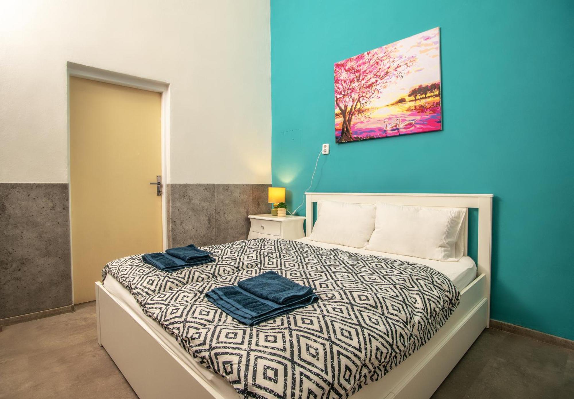 Апартаменти Grand Near Dancing House *