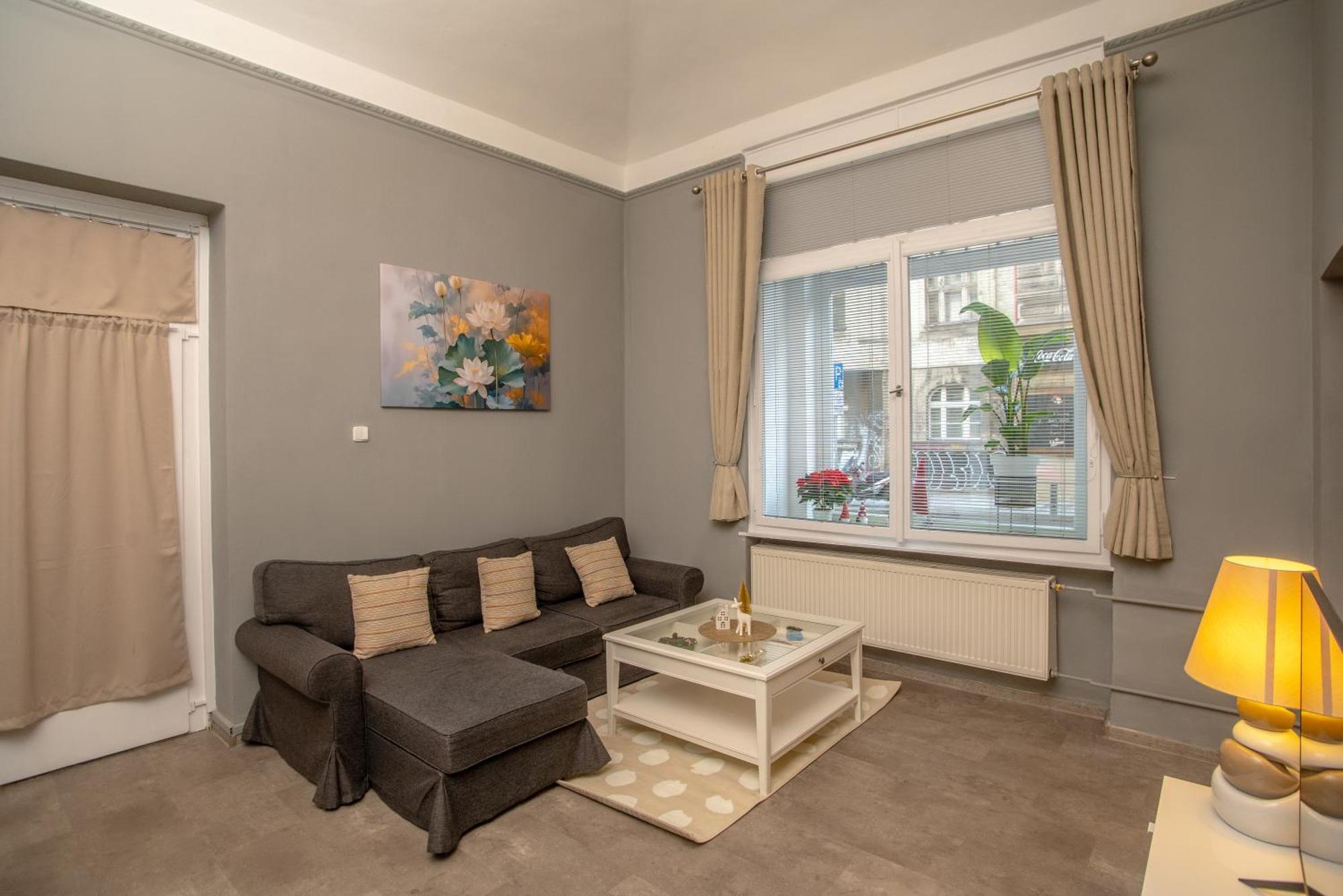 Grand Near Dancing House Апартаменти Прага